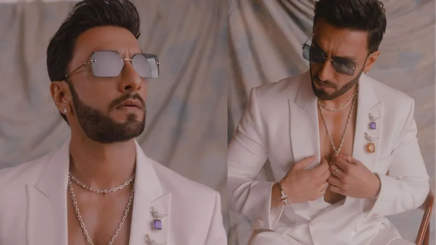 ranveer_singh_gave_a_flying_kiss_to_the_fans_with_a_selfie_at_the_launch_event