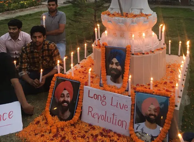 अभिनेता कंवलप्रीत सिंह ने अपनी आने वाली फिल्म "है तुझे सलाम इंडिया" से कुछ दिल दहला देने वाली तस्वीरें साझा कीं