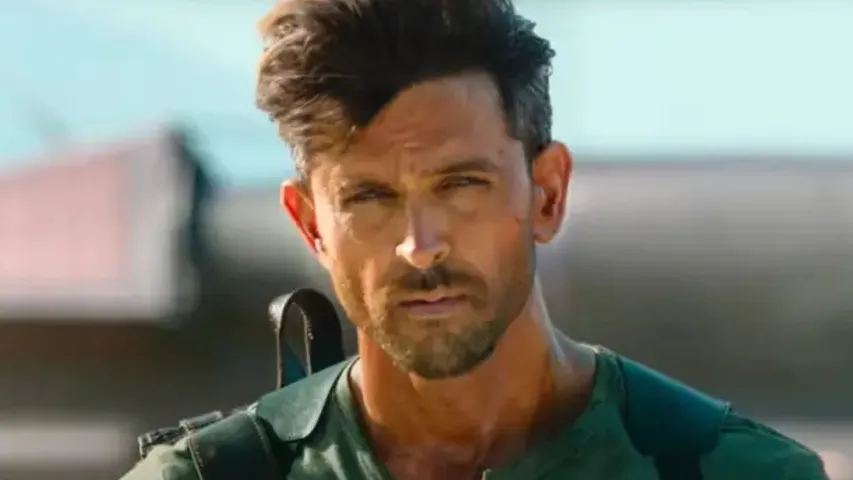 Hrithik Roshan announces schedule wrap with a video along with his crew