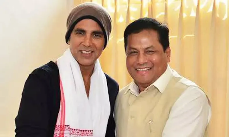 अक्षय कुमार ने असम को एक करोड़ रुपये की आर्थिक मदद दी है और  मुख्यमंत्री सर्बानंद सोनोवाल ने अपने आधिकारिक ट्विटर अकाउंट पर अक्षय कुमार   को  किया धन्यवाद