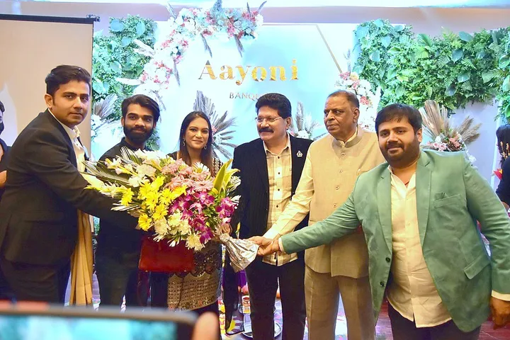 करन-कुणाल के "आयोनी" बैक्वट का अनूप जलोटा ने किया उद्घाटन