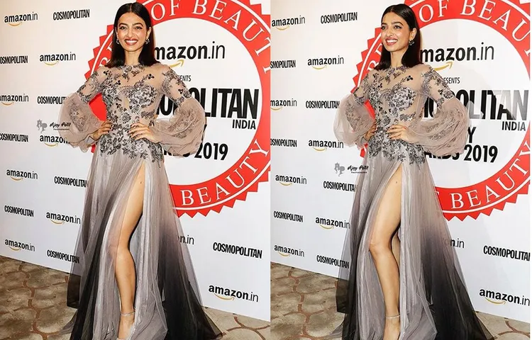 अवॉर्ड शो में नेट की ड्रेस पहन पहुंची राधिका आप्टे, बोल्ड लुक की तस्वीरें हुई वायरल