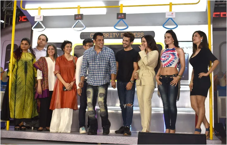 Photos: बिग बॉस सीजन-13 हुआ लॉन्च, सलमान खान ने ढोल-नगाड़ों के साथ की धमाकेदार एंट्री