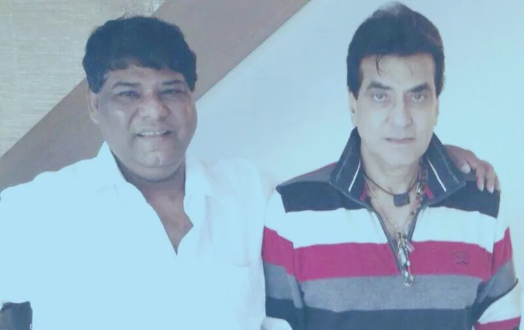 ''जीतू भैया आप जीओ हज़ारों साल! सोशल मीडिया पर गलत खबर देने वाले तेरा मूंह काला'' कहते हैं-  हाशिम खान