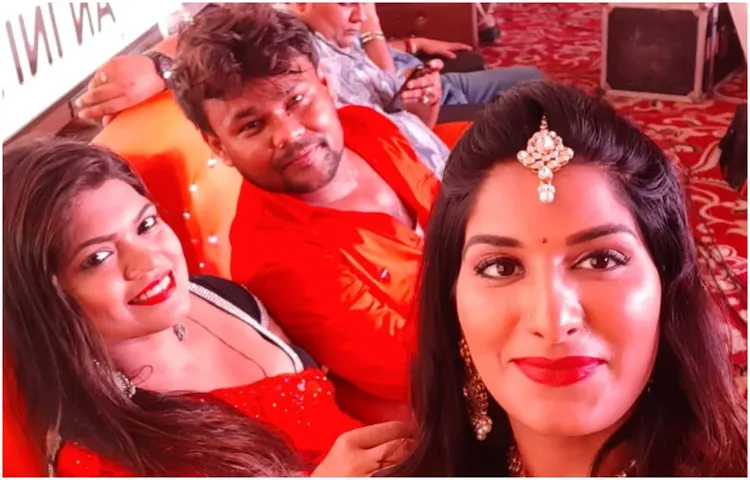दीपक दिलदार ने कुशीनगर महोत्‍सव में अक्षरा, निशा और पूनम के साथ मिलकर मचाया धमाल