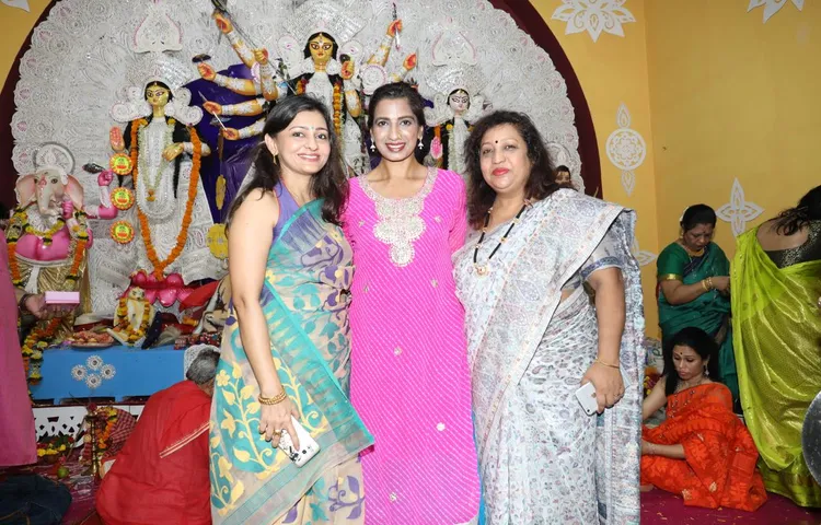 मलाड सार्बोजनिन दुर्गोत्सव 2019 में मैत्रीय कल्चरल एसोसिएशन द्वारा आयोजित किया गया महानवमी पूजा