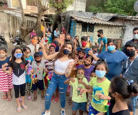 तुलसी कुमार ने इस दिवाली को बच्चों के साथ सेलिब्रेट करके ख़ास बनाया
