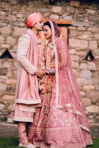 महामारी के दौर में प्रियांशु पैनुएली और वंदना जोशी ने देहरादून में शादी की और ये वो समय था जब दोनों एक दूसरे के साथ सबसे ज्यादा प्यार करने का समय पा रहे थे