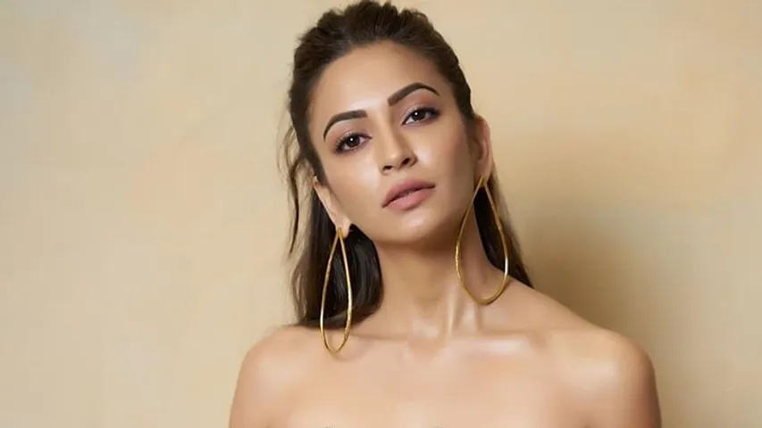 फिल्म के पहले शेड्यूल की शूटिंग पूरी होने के बाद फिल्म से बाहर हुई कृति खरबंदा, जानिए वजह