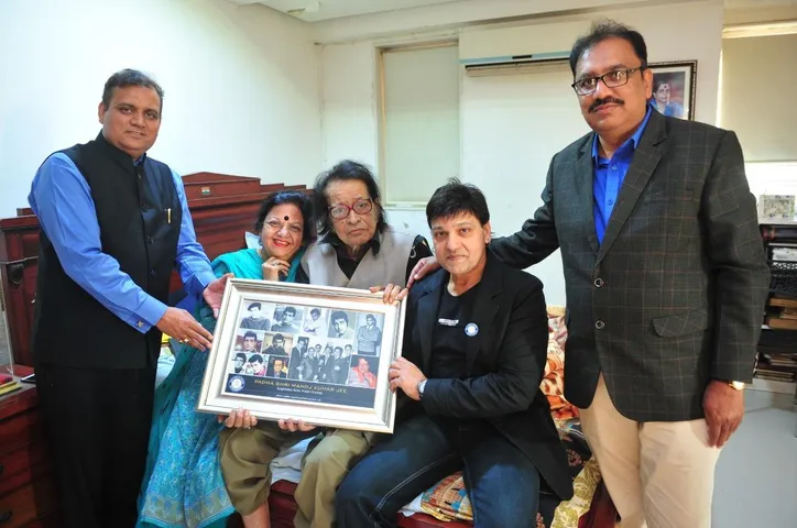 Padma Shri Manoj Kumar (Legendary Thespian) of India gets felicitated by World Book of Records- London