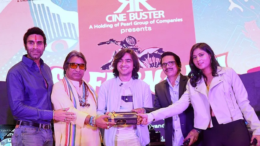 सिनेबस्टर मैगज़ीन प्रेजेंट्स एनएमआईएमएस के यूथ फेस्टीवल "सत्त्वा 2023" में स्पेशल गेस्ट रॉनी रॉड्रिग्स, प्रेरणा चौहान, दिलीप सेन, संदीप सोपारकर ने स्टूडेंट्स को इनाम देकर बढ़ाया हौसला