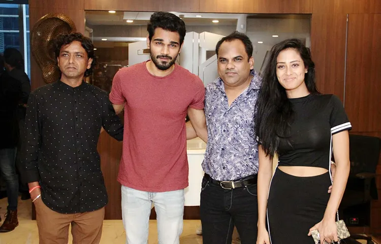 यासिर देसाई की आवाज़ में डायरेक्टर दिनेश सोनी की हिंदी फिल्म "तुमसे मिलकर" का गीत रिकॉर्ड