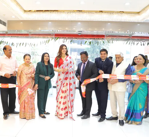 Kriti Sanon ने मुरादाबाद के सिविल लाइन्स में किया Kalyan Jewellers के नए शोरूम का उदघाटन