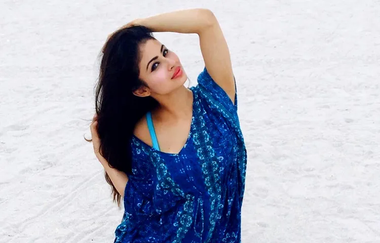 अभिनेत्री मौनी रॉय की बढ़ रही है लोकप्रियता!