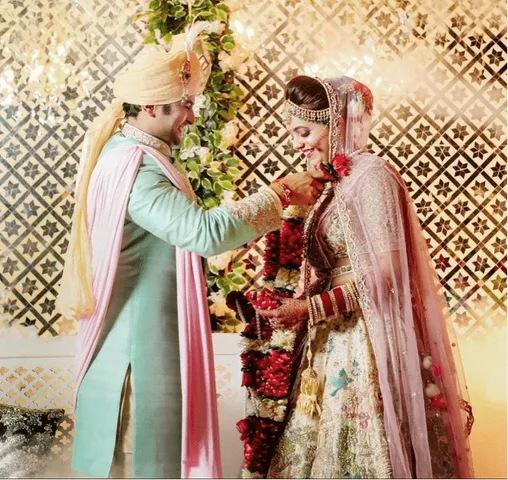 कॉमेडियन सुगंधा मिश्रा और संकेत भोसले की हुई शादी, शेयर की तस्वीर