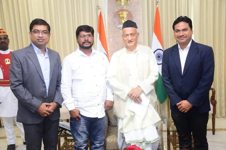 महाराष्ट्र के राज्यपाल ने दिग्गज़ हस्तियों को जननायक सम्मान से सम्मानित किया