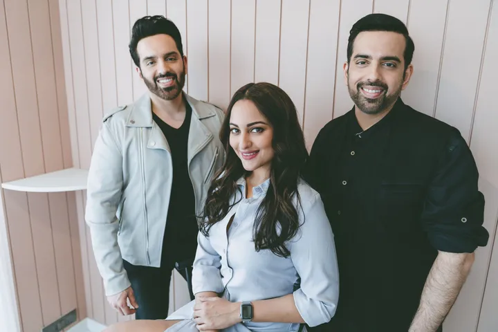 सोनाक्षी, लव और कुश का उद्यमशीलता कला उद्यम 'हाउस ऑफ क्रिएटिविटी' कई अन्य नवोदित कलाकारों के साथ अपने आर्टवर्क को प्रदर्शित करेगा