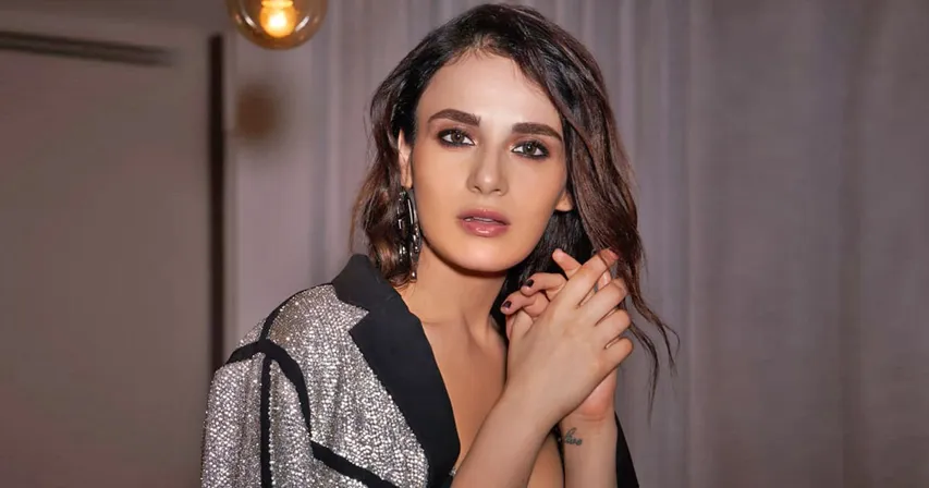 Radhika Madan ने यूके एशियन फिल्म फेस्टिवल में बेस्ट एक्टर फीमेल का अवॉर्ड जीता
