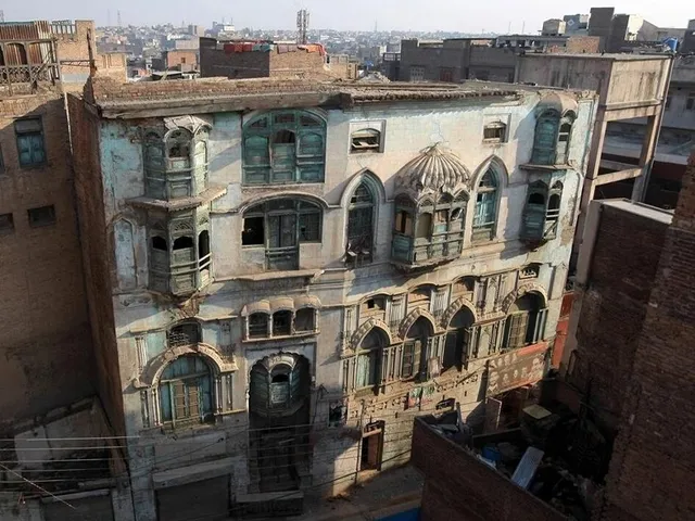 पाकिस्तान: गिराई जाएगी कपूर खानदान की पुश्तैनी हवेली, बनेगा शॉपिंग कॉम्प्लेक्स