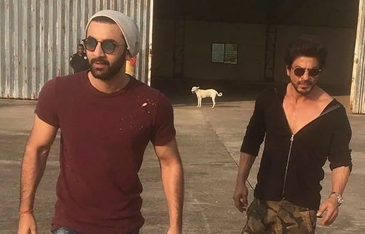 सोशल मीडिया पर वायरल हुई शाहरुख़ और रणबीर की पुरानी तस्वीर लोगों ने कहा- दोनों से हटके डॉगी का स्वैग