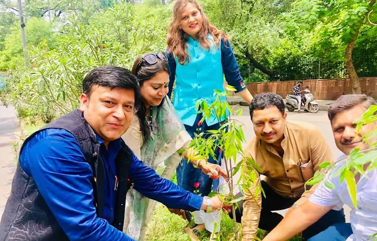 पर्यावरण के लिए लगाएं पौधः मनोज जैन