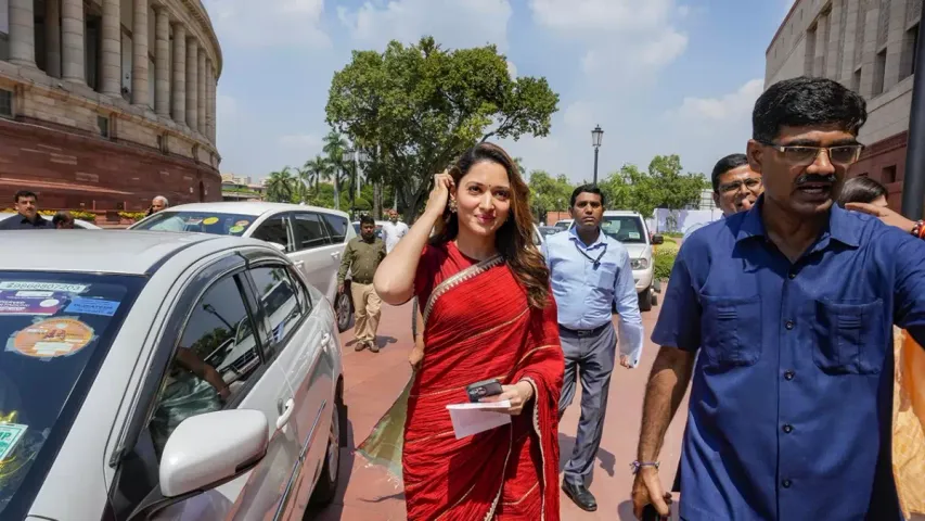 Tamannaah Bhatia ने Women's Reservation Bill की सराहना की, दिल्ली संसद का दौरा किया