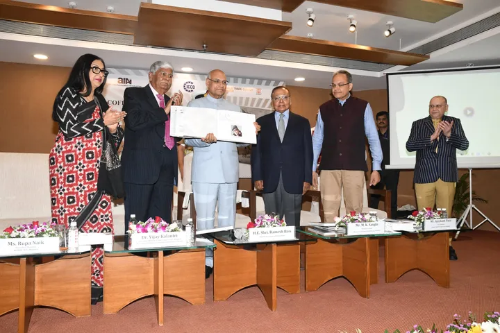 महाराष्ट्र के माननीय राज्यपाल श्री रमेश बैस महान देव आनंद पर फिल्माए गाने अक्सर 'गुनगुनाते' हैं! by Chaitanya  Padukone