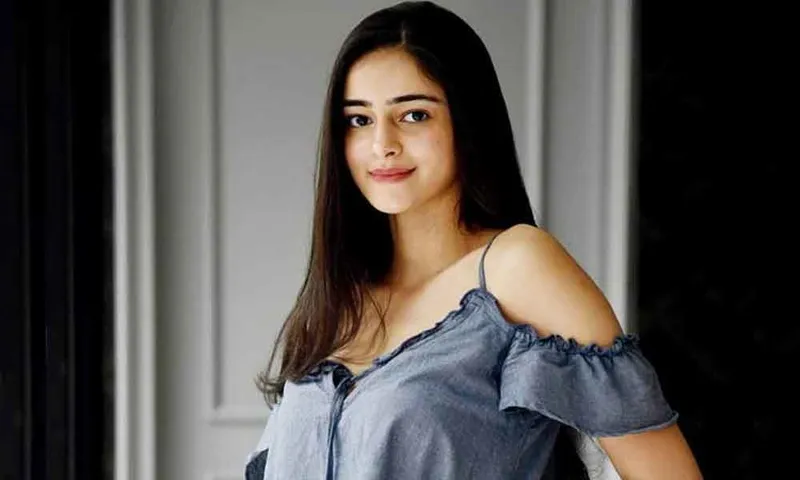 अनन्या कहती है कि इस उम्र में गलती से मिस्टेक करने की गुंजाइश है
