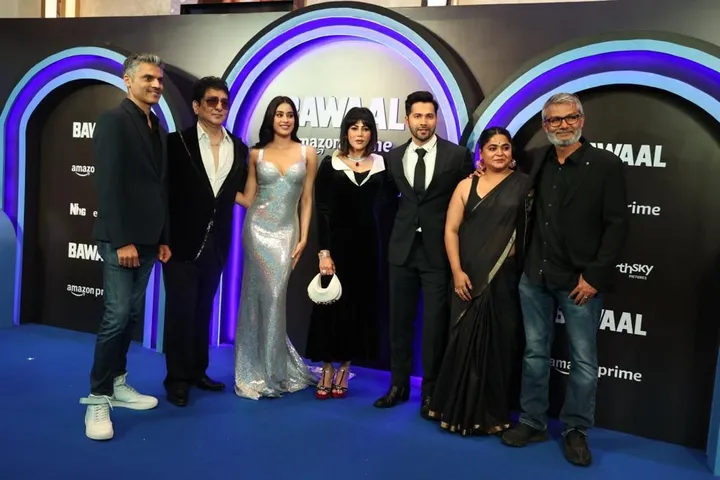 Varun Dhawan और Janhvi Kapoor की फिल्म Bawaal के स्पेशल प्रीमियर में लगा बॉलीवुड सितारों का मेला
