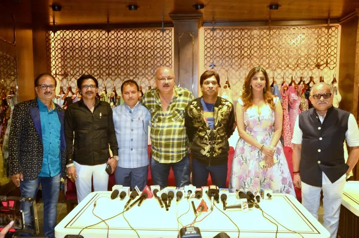 वोमेन्स वियर के स्टोर "रसाया" की सांताक्रुज में ग्रैंड ओपनिंग, रॉनी रॉड्रिग्स ने किया होस्ट