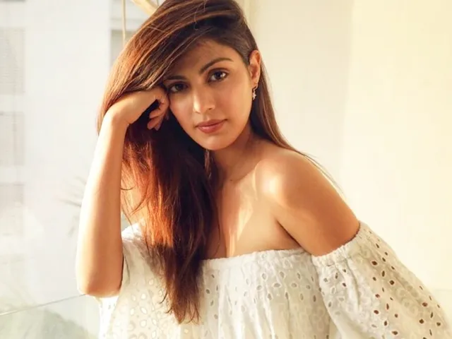 रिया चक्रवर्ती को मिली यौन शोषण और मर्डर की धमकी, एक्ट्रेस ने कहा - मुझे कातिल कहा गया, मैं चुप रही...