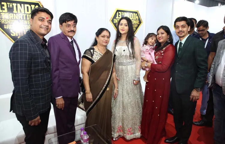 मुंबई में श्रीमती अमृता फडणवीस द्वारा IIFJAS के 13 वें संस्करण का उद्घाटन किया गया