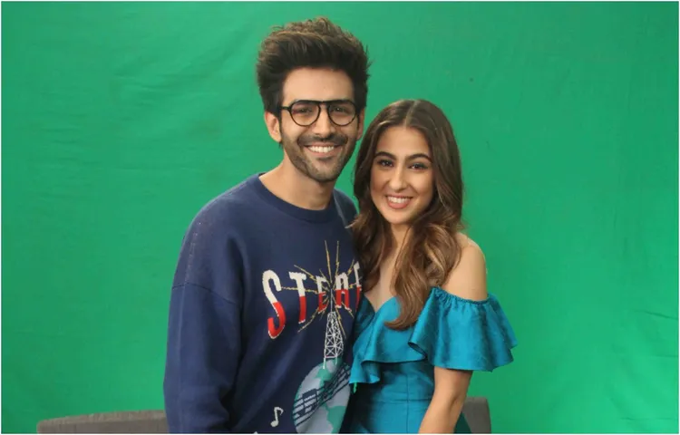 Kartik Aaryan और Sara Ali Khan ने अपने पैरेंट्स को ऐसे कराया गर्व!