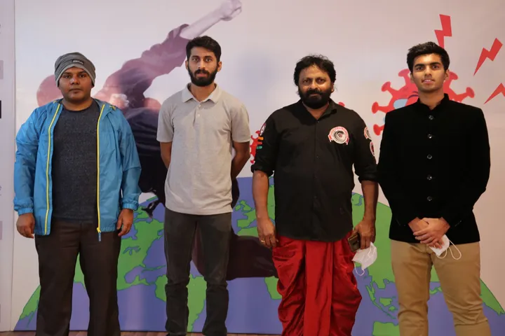 ब्रूस ली के 80 वें जन्मदिन पर चीता यज्ञेश ने ब्रूस ली स्प्रीट से करोना वायरस को दुनिया से बाहर भगाते हुए पोस्टर का विमोचन किया
