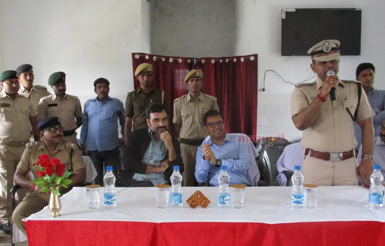 गोपालगंज की जेल के कैदियों से मिलने पहुंचे पंकज त्रिपाठी