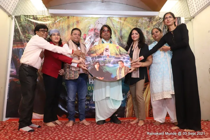 गायिका-संगीतकार चांद साधवानी की भक्तिमय अलबम 'हरि बोल' अनूप जलोटा और दिलीप सेन के हाथों हुई लॉन्च