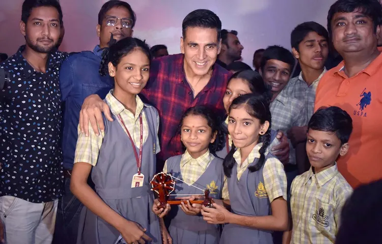 अक्षय ने खास स्कूल के बच्चों के लिए आयोजित की अपनी फिल्म मिशन मंगल की स्पेशल स्क्रीनिंग
