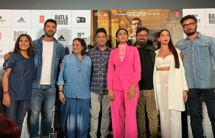 जॉन अब्राहम और अन्य कलाकारों ने मुंबई में फिल्म बाटला हाउस का ट्रेलर लॉन्च किया