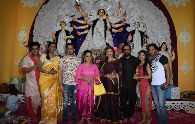 Photos: ‘कलर्स मलाड वेस्ट सरबोजोनिन दुर्गोत्सव 2019’ की षष्ठी पूजा में पहुंचे सेलेब्स