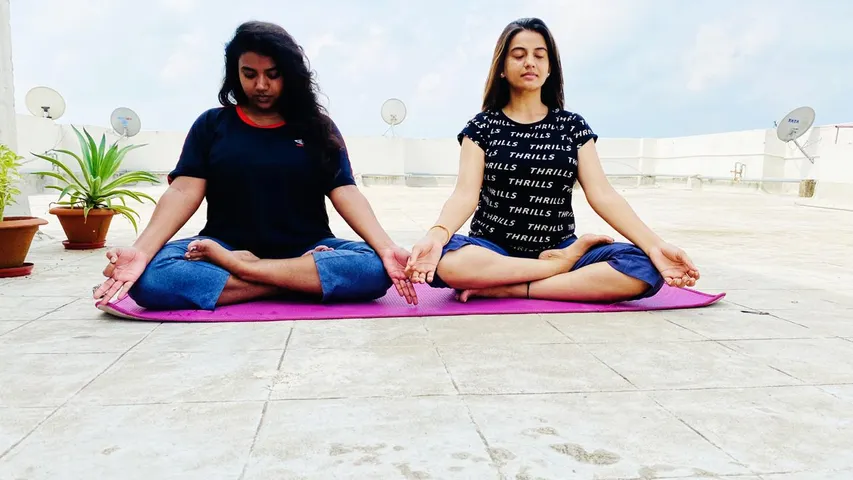 अंतरराष्ट्रीय योग दिवस पर भोजपुरी दिवा अक्षरा सिंह ने योग कर फैंस को दिया संदेश