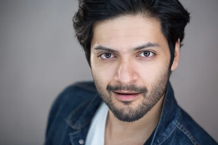 लैंगिक समानता के लिए अली का समर्थन; घरेलू हिंसा को संबोधित करने की पहल में शामिल हुए
