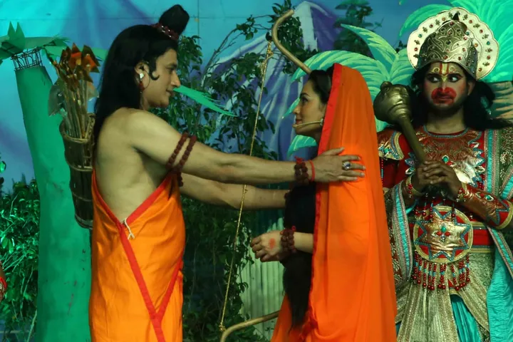 लवकुश की पाँच स्टेजो पर 200 कलाकारों के बीच प्रभु श्री राम जी का राज्यभिषेक