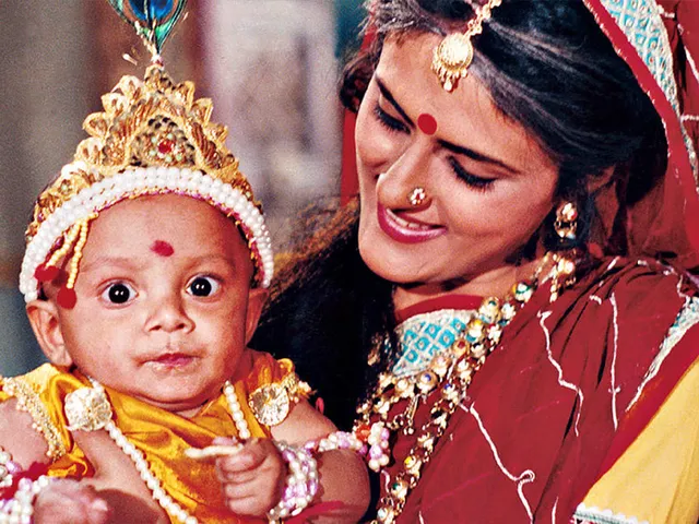 किसी बॉलीवुड एक्ट्रेस से कम नहीं हैं श्री कृष्णा सीरियल की यशोदा मैय्या...अब साउथ इंडस्ट्री में कर रही हैं ये काम