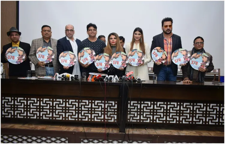 राखी सावंत और फिल्म ‘मुद्दा 370 जेएंडके’ के स्टारकास्ट ने दिल्ली किया प्रमोशन