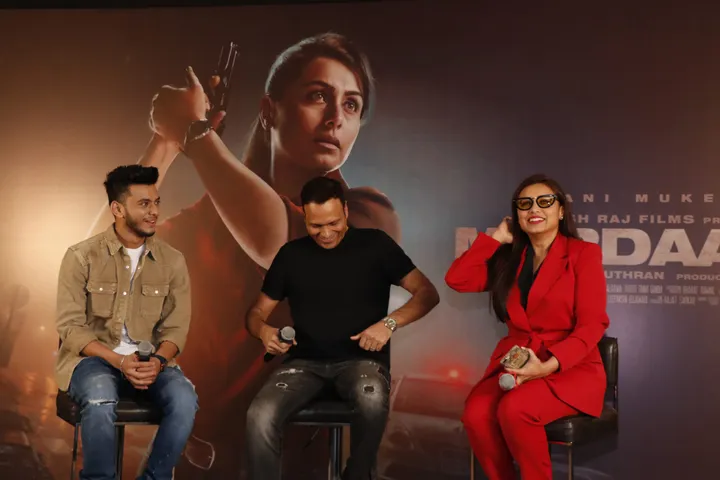 Photos: रानी मुखर्जी ने नए निर्देशक गोपी पुथरन और नए अभिनेता विशाल जेठवा से कराया खास परिचय