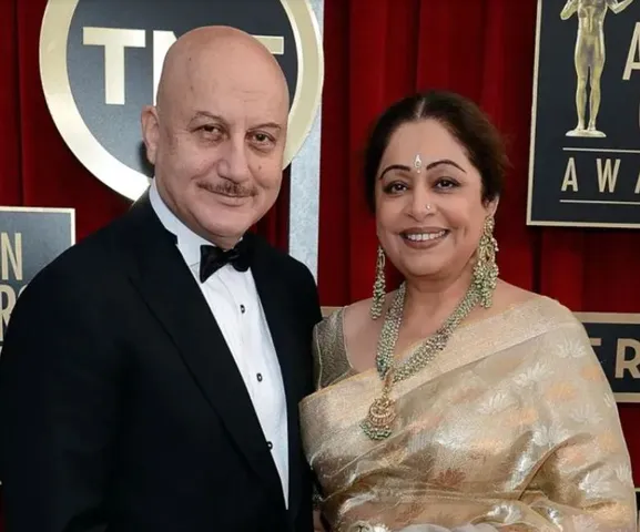 यहां से बीते हुए कुछ पल को देख रहा हूँ
