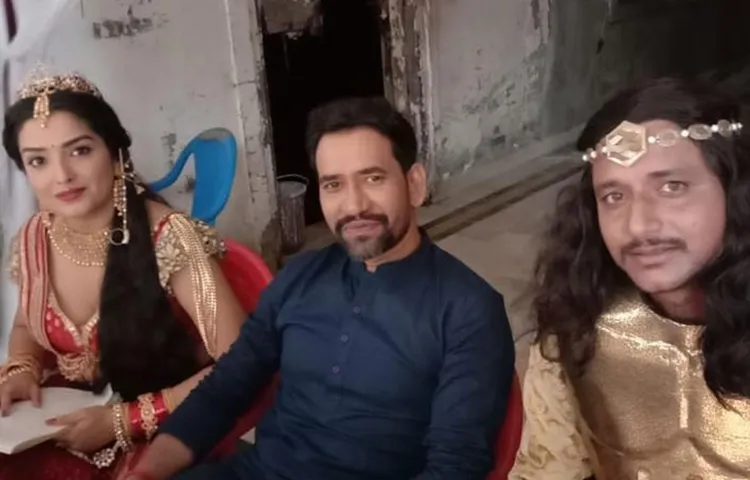 सुपर स्‍टार दिनेशलाल यादव निरहुआ पहुंचे आम्रपाली दुबे और अमरीश सिंह की फिल्‍म राजमहल के सेट पर