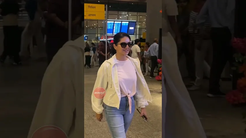 Sunny Leone Spotted In A Casual Look At Mumbai Airport #shorts #sunnyleone #bollywoodnews