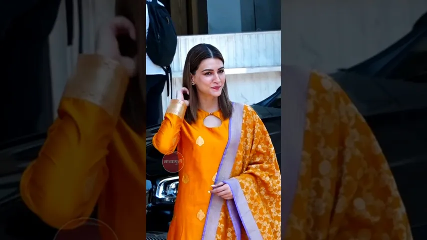 Bollywood Actress Kriti Sanon Spotted In Mumbai #kritisanon #ootd