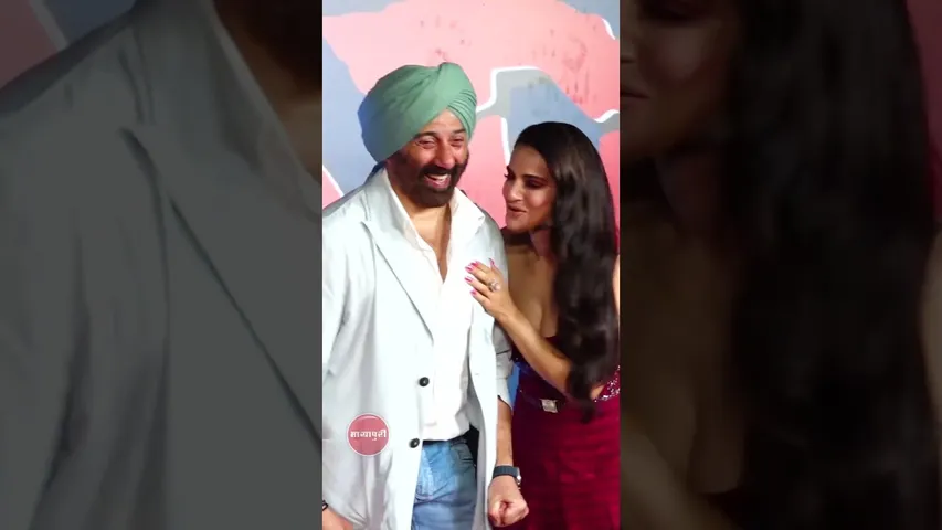 Sunny Deol And Ameesha Patel Cute Moments at Gadar Ek Prem Katha Grand Premiere